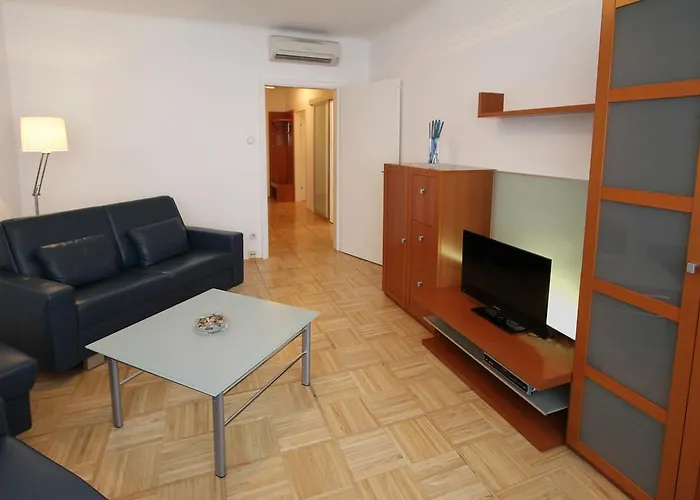 Location Marc Aurel Apartamento *